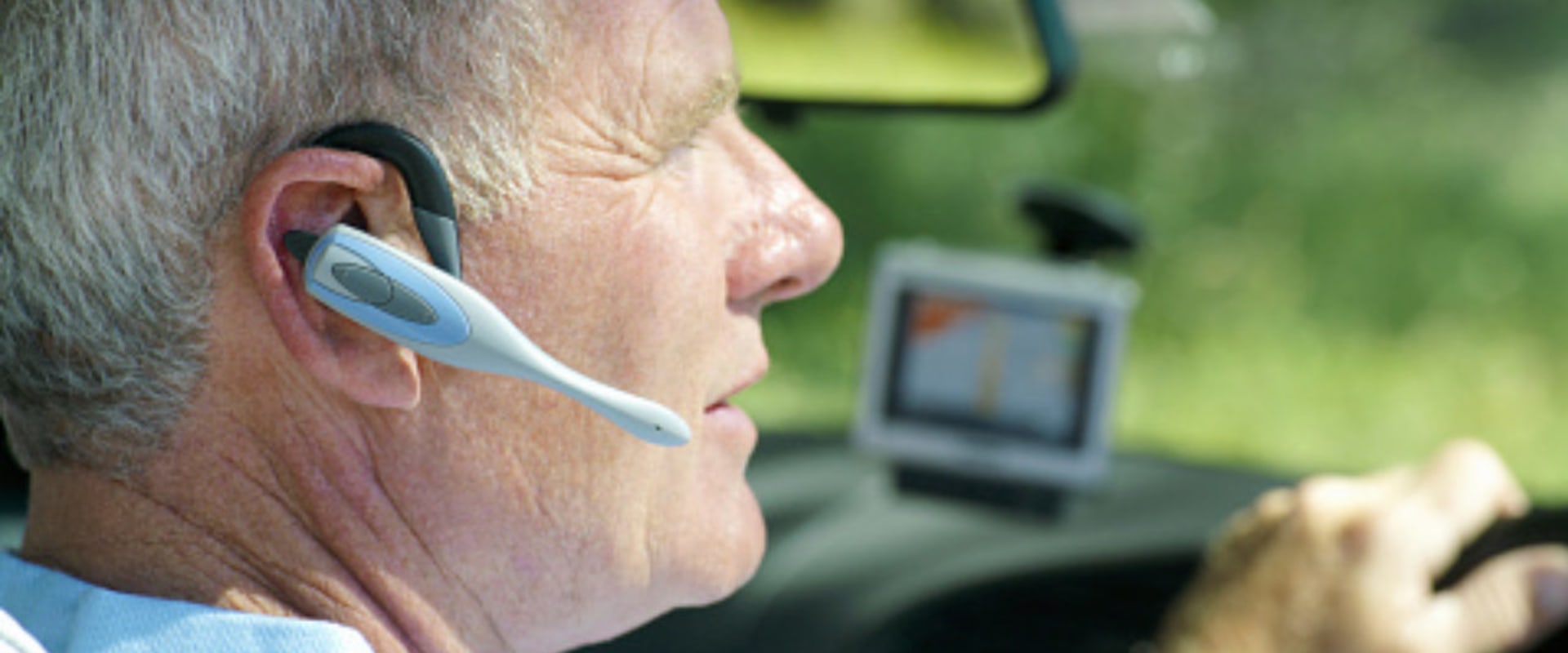 Using Hands-Free Devices for Phone Calls: A Guide to Safe and Responsible Driving